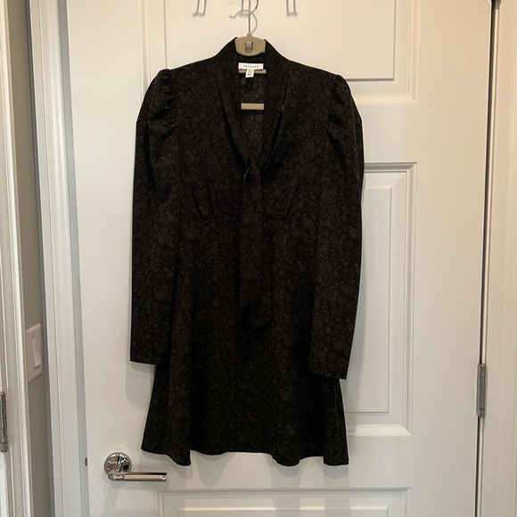 Floral Print Long Sleeve Minidress
TOPSHOP Size 8 - Never worn - Picture 3 of 9